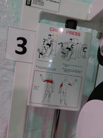 881703-7 Chest press Technogym