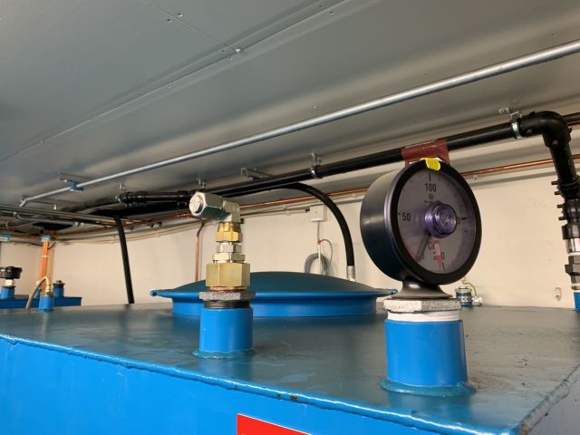 810299-7 Oil tank for engine oil 5100 liters with oil pump