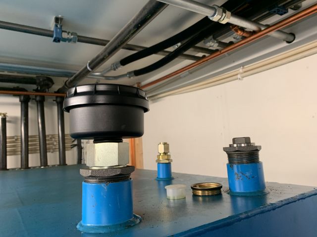 810301-6 Oil tank for engine oil 6900 liters with oil pump