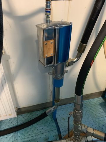 810301-8 Oil tank for engine oil 6900 liters with oil pump