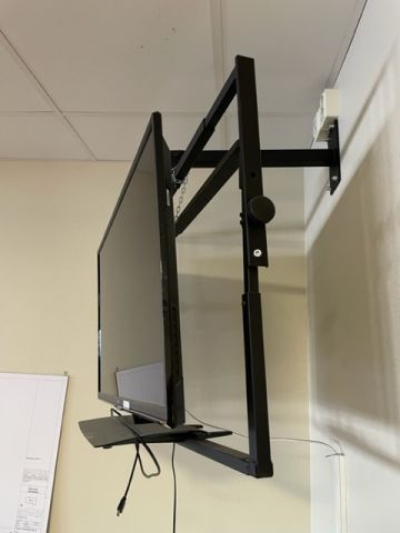 803973-2 TV 40 "with wall mount, JVC, Type: LT-40E71