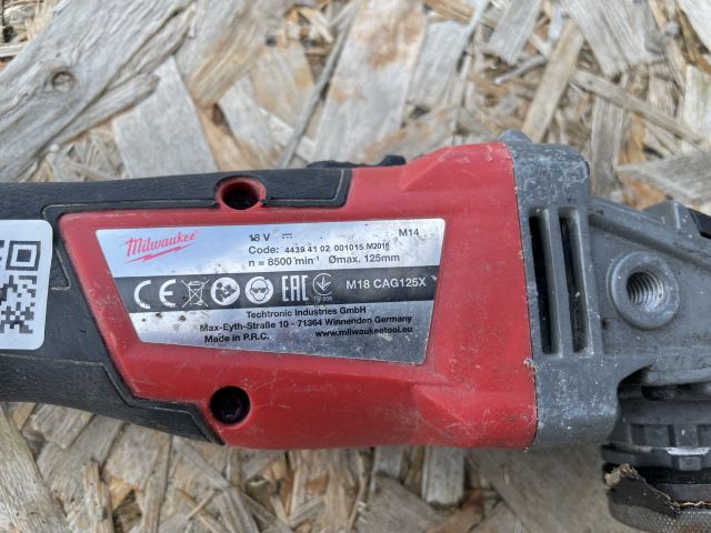 881734-5 Angle grinder Milwaukee M18 CAG125X, battery charger and battery