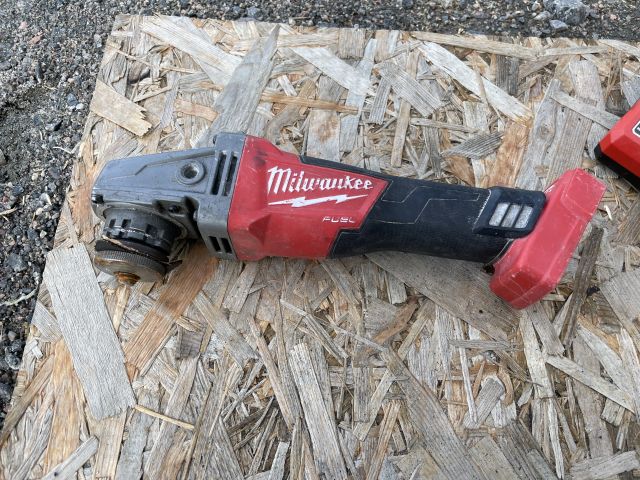 881734-3 Angle grinder Milwaukee M18 CAG125X, battery charger and battery