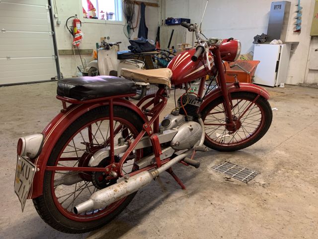 810303-4 Veteran motorcycle Monark CZ M / 300 -1950