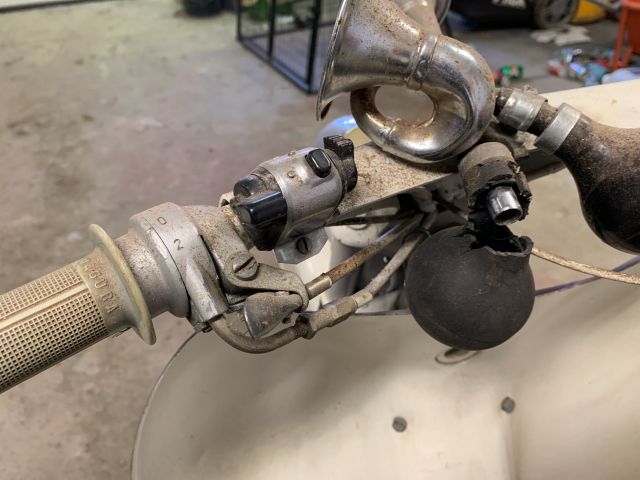 810304-11 Veteran moped Husqvarna