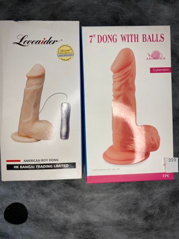 912220-1 1 Vibrator, 1 Dildo - Shipping included (399)
