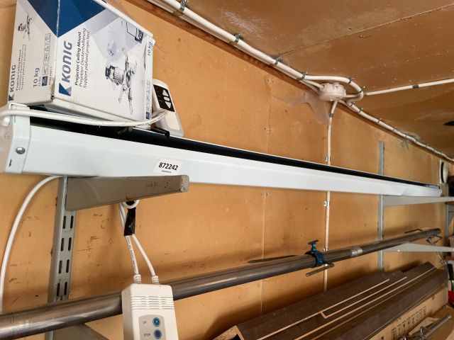 872242-7 Projector BenQ W2000 with motorized projector screen