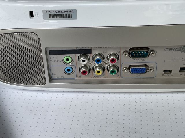 872242-4 Projector BenQ W2000 with motorized projector screen