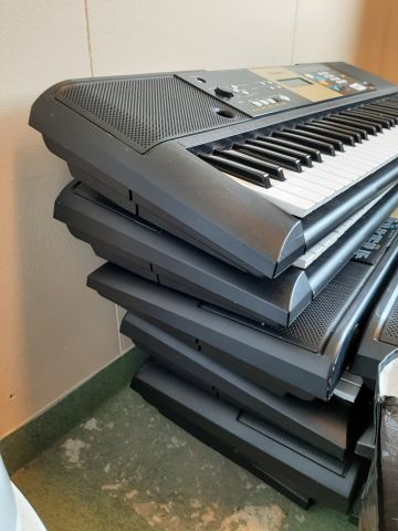 868247-8 Yamaha YPT-220, 10 pieces, incl headphones