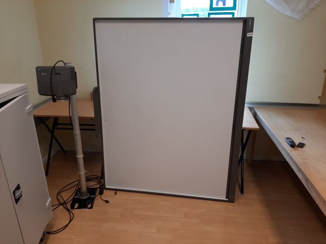 868259-1 Projektor och Smartboard V25
