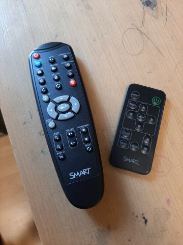 868259-8 Projektor och Smartboard V25