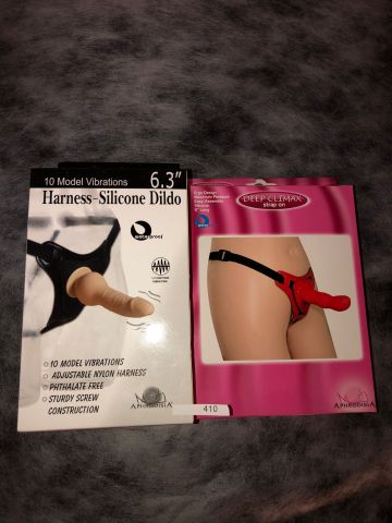 912926-1 1 Strap-on with vibrator + 1 strap-on regular - Shipping included (410)