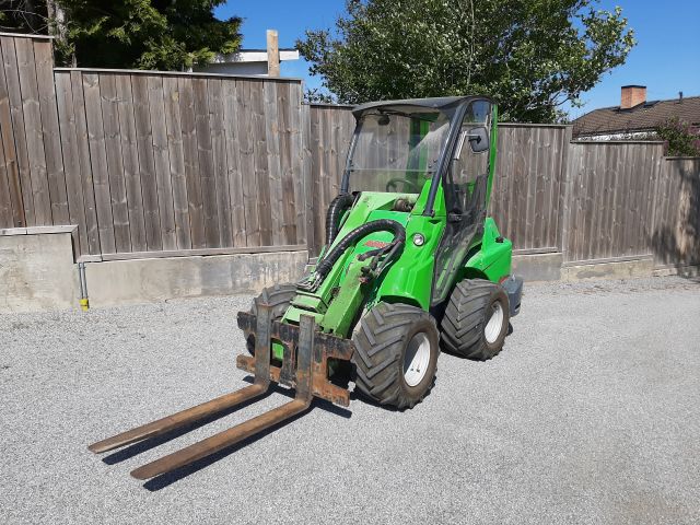 868172-2 Skid Steer Loader - Avant 635, incl. most associated gear (only 936h on the meter)