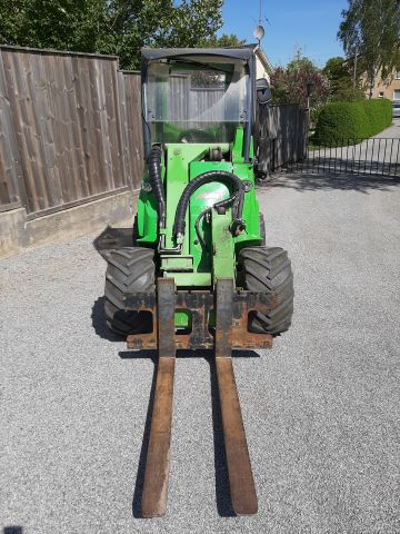 868172-3 Skid Steer Loader - Avant 635, incl. most associated gear (only 936h on the meter)