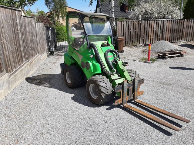 868172-4 Skid Steer Loader - Avant 635, incl. most associated gear (only 936h on the meter)
