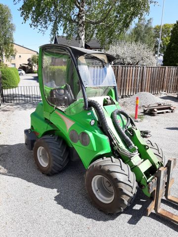 868172-5 Skid Steer Loader - Avant 635, incl. most associated gear (only 936h on the meter)