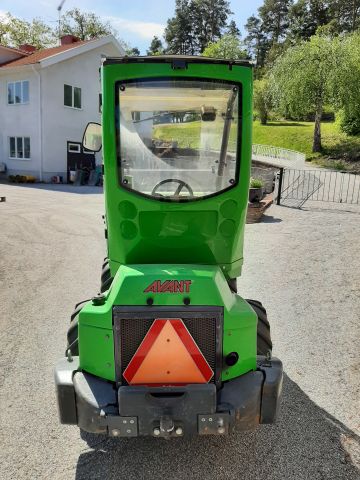 868172-6 Skid Steer Loader - Avant 635, incl. most associated gear (only 936h on the meter)