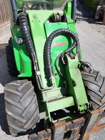 868172-9 Skid Steer Loader - Avant 635, incl. most associated gear (only 936h on the meter)