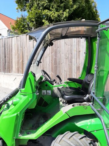 868172-17 Skid Steer Loader - Avant 635, incl. most associated gear (only 936h on the meter)