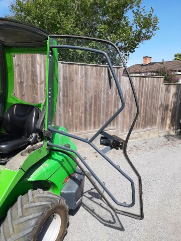 868172-18 Skid Steer Loader - Avant 635, incl. most associated gear (only 936h on the meter)