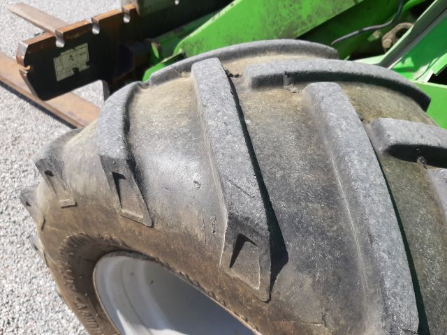 868172-16 Skid Steer Loader - Avant 635, incl. most associated gear (only 936h on the meter)