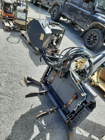 868172-29 Skid Steer Loader - Avant 635, incl. most associated gear (only 936h on the meter)