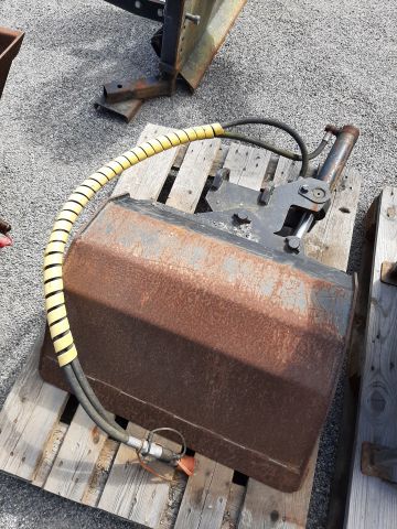 868172-33 Skid Steer Loader - Avant 635, incl. most associated gear (only 936h on the meter)