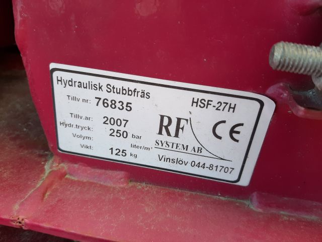 868172-39 Skid Steer Loader - Avant 635, incl. most associated gear (only 936h on the meter)