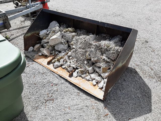 868172-46 Skid Steer Loader - Avant 635, incl. most associated gear (only 936h on the meter)