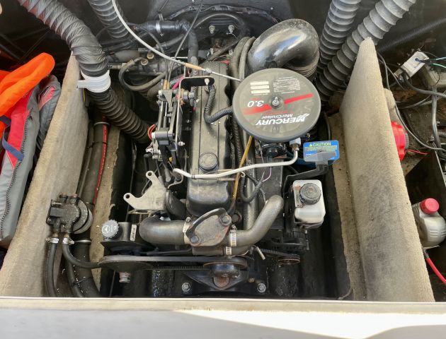 912938-18 Motorboat Mariah SC19 Daycruiser -2004