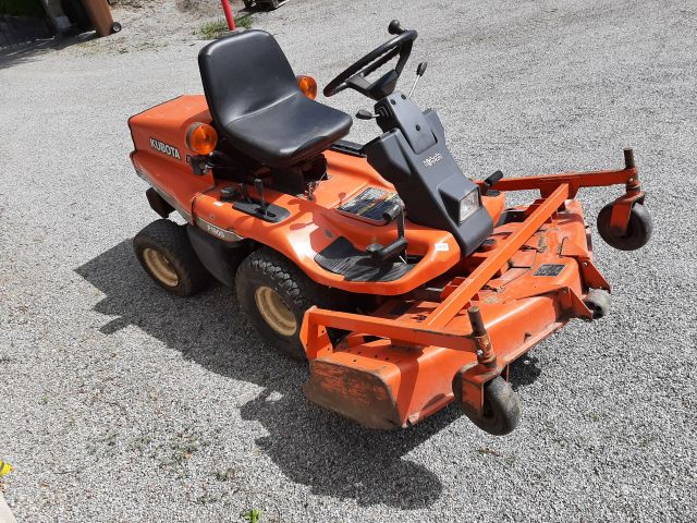 868178-3 Riding lawn mower - Kubota F1900