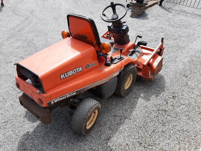 868178-4 Riding lawn mower - Kubota F1900