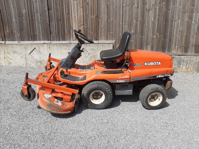 868178-6 Riding lawn mower - Kubota F1900
