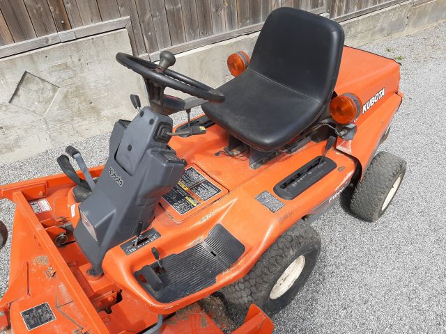 868178-8 Riding lawn mower - Kubota F1900