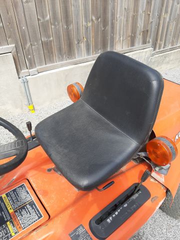 868178-9 Riding lawn mower - Kubota F1900