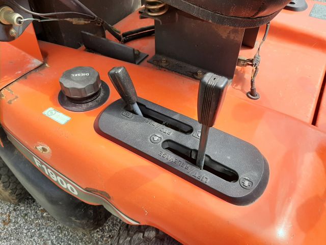868178-12 Riding lawn mower - Kubota F1900