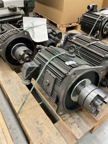 886650-8 4 water-cooled electric motors