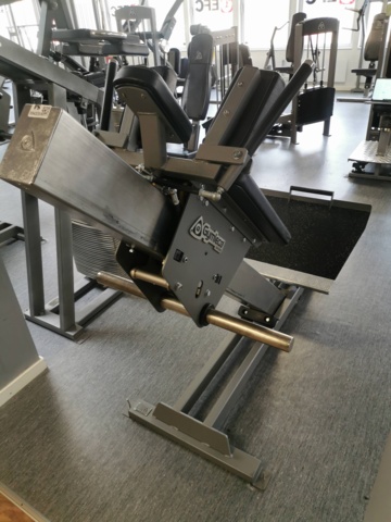 894320-4 Standing leg press Gymleco