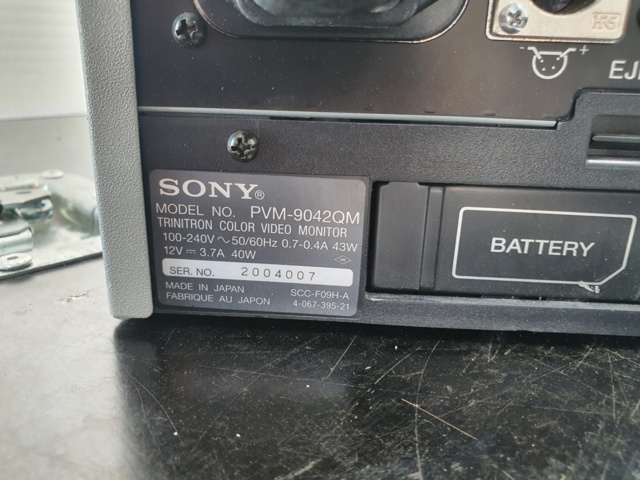 916172-3 Sony PVM-9042QM monitori - Ei pohjahintaa!