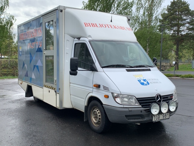 810334-3 Bokbuss Mercedes-Benz Sprinter 316 CDI - 2002