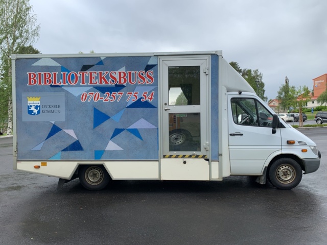 810334-4 Bokbuss Mercedes-Benz Sprinter 316 CDI - 2002