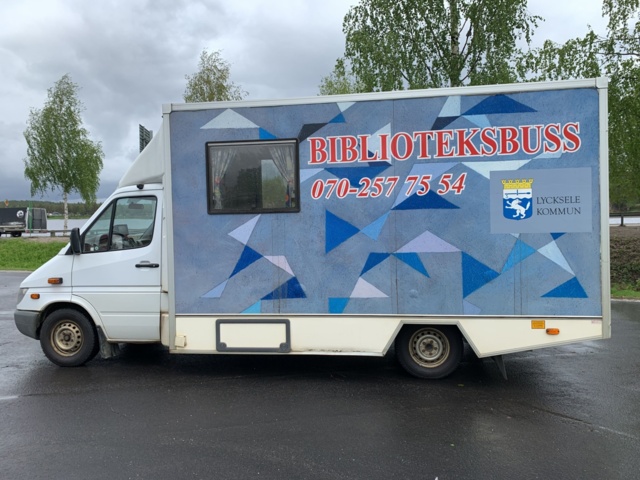 810334-8 Bokbuss Mercedes-Benz Sprinter 316 CDI - 2002