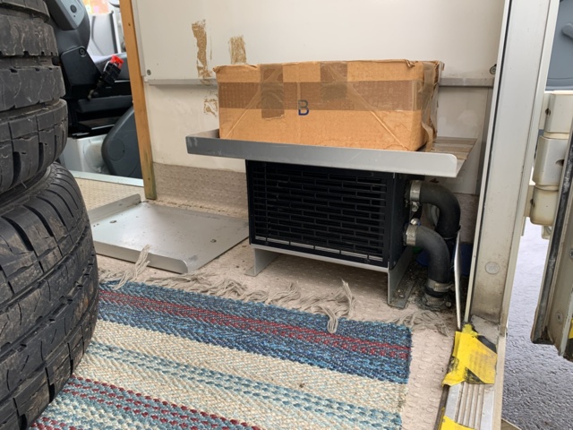 810334-37 Bokbuss Mercedes-Benz Sprinter 316 CDI - 2002