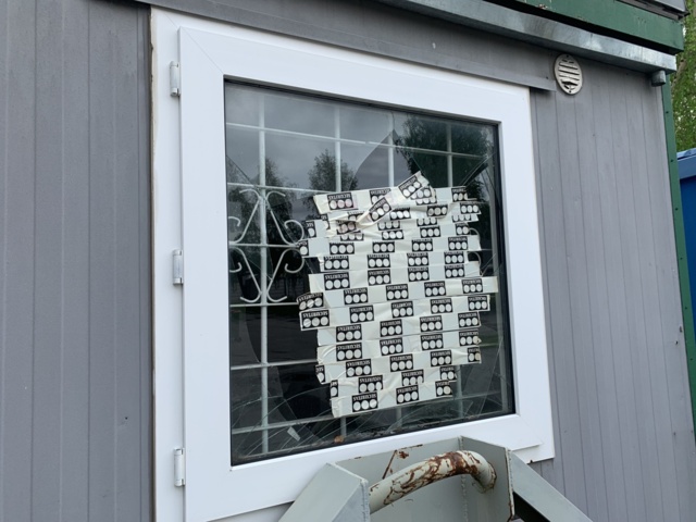 810339-6 Construction shed on demountable frame