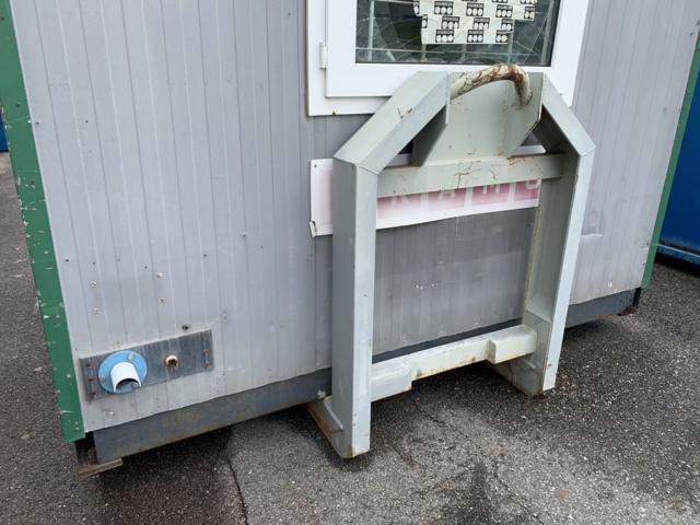 810339-7 Construction shed on demountable frame