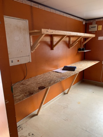 810339-21 Construction shed on demountable frame