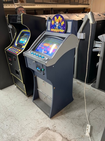 895422-2 Amatic Game computer takes new banknotes