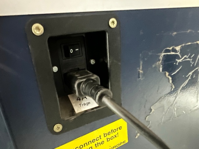 895422-5 Amatic Game computer takes new banknotes