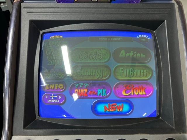 895422-6 Amatic Game computer takes new banknotes