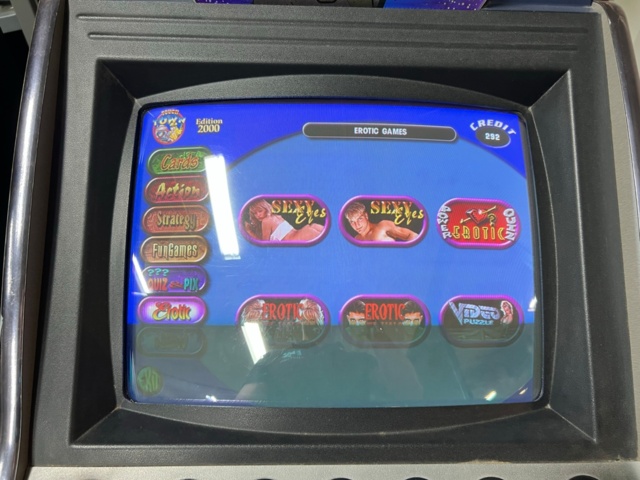 895422-12 Amatic Game computer takes new banknotes